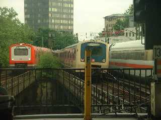 picture of 2 Class 471 units cross over at the east end of Dammtor 