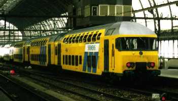 picture of Rake of DDM Carriages at Amsterdam CS 