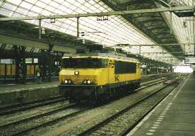 picture of Loco 1642 in a Central Bay at Amsterdam CS 