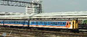 picture of Stagecoach South West Trains Livered Class 423 at Clapham Junction 