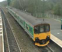 picture of Centro Livered 150 passes through Lapworth 